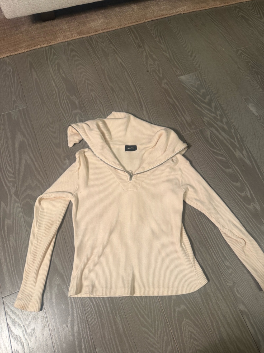 Monrow Cream Ribbed V-Neck Hoodie Sweater